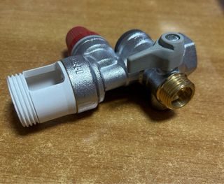 Gruppo sicurezza Caleffi per scaldacqua a accumulo