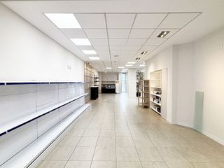 Local comercial en venta en Ermitagaña - Mendebaldea en Pamplona