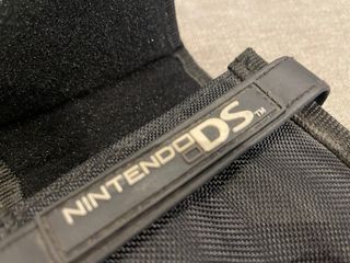 Funda Nintendo DS Lite Negra-Rosa Original