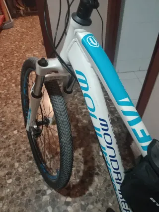 Bicicleta Mondraquer Blanca y Azul de chica