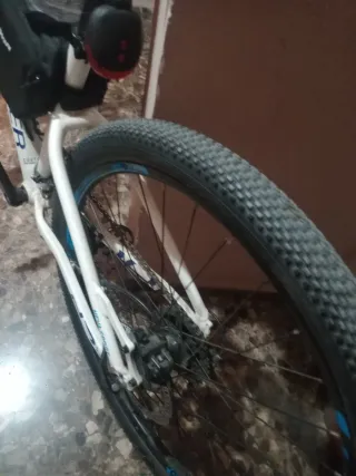 Bicicleta Mondraquer Blanca y Azul de chica
