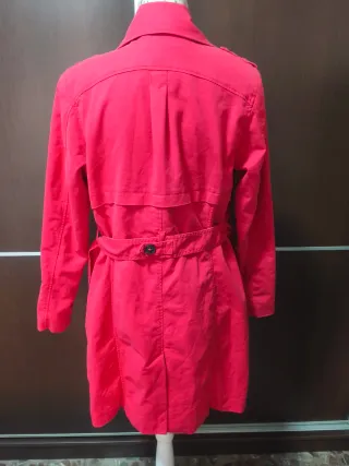 Bonito trench rojo