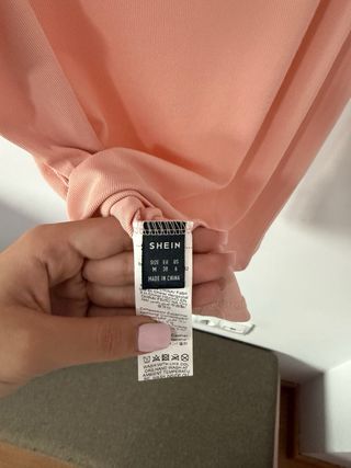 Top sin mangas con perlas