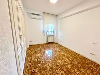 Piso en alquiler en Costillares en Madrid