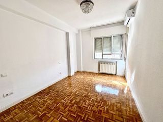 Piso en alquiler en Costillares en Madrid