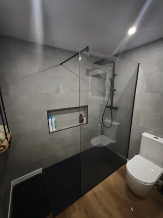 Carpintería de aluminio, persianas y cristales