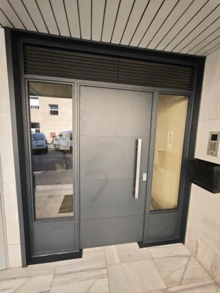 Carpintería de aluminio, persianas y cristales