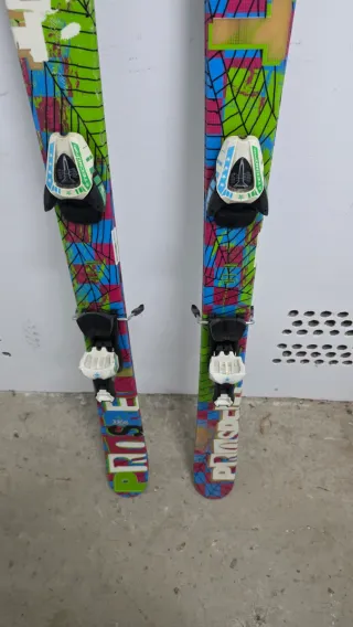 Esquís PROSPECT con fijaciones