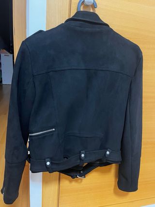 Chaqueta ante Zara