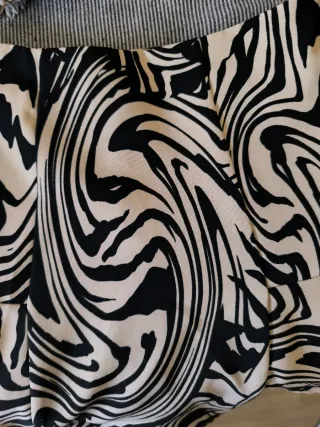 Lote 3 faldas mujer Bershka y Stradivarius