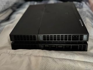 PS4 (PlayStation 4) Negra + Mando + Cables