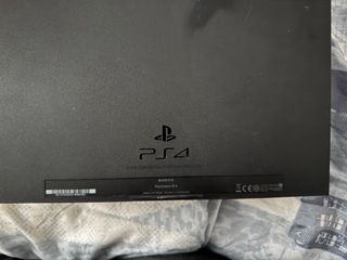 PS4 (PlayStation 4) Negra + Mando + Cables