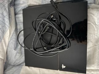 PS4 (PlayStation 4) Negra + Mando + Cables