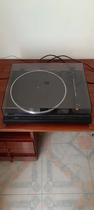 Tocadiscos Yamaha Negro