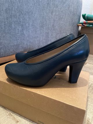 UNISA Zapato Tacón Piel Azul muy cómodo