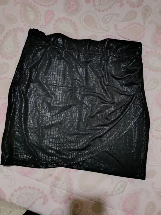 Falda corta negra Talla 38