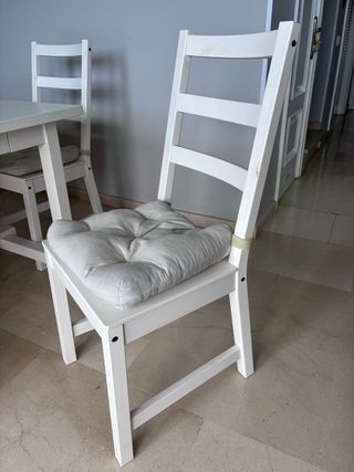 Silla de comedor blanca de madera