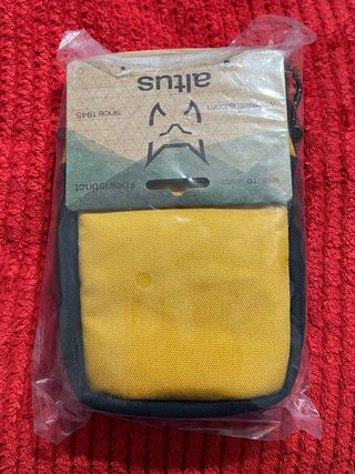 Riñonera Altus Praga Mostaza con correa nueva