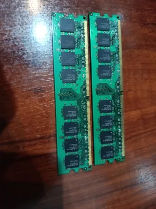2 Memorias RAM Kingston 2GB