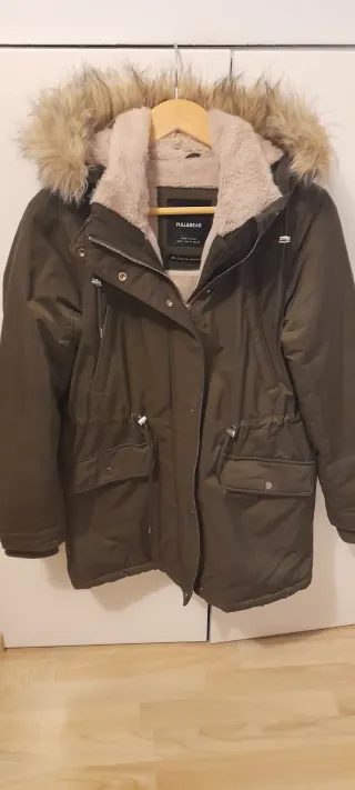 Parka Pull&Bear verde con capucha