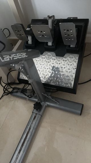 Volante Thrustmaster Sim Racing + Silla