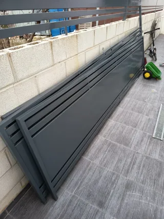 Reja de hierro oscura