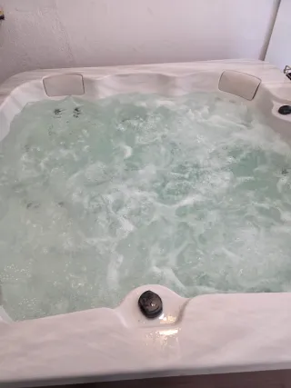 Jacuzzi 6 personas precio no negociable