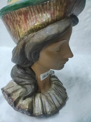 Figura Lladro Mujer Vestido Volantes