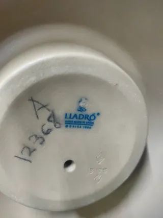 Figura Lladro Mujer Vestido Volantes