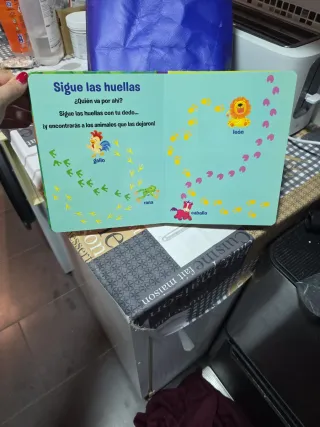 UN DIA EN EL ZOO. LIBRO DE CUENTOS. STT