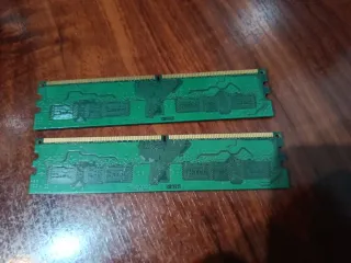 2 Memorias RAM Kingston DDR2 1 gb