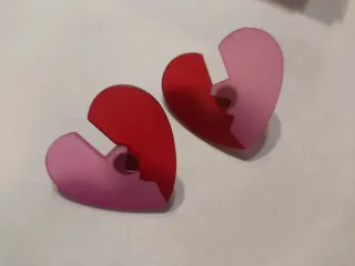 Pendientes Corazón Partido Rojo y Rosa acrílico