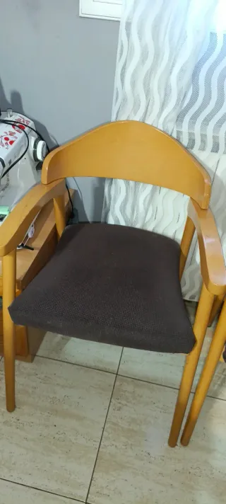 Sillas de comedor de madera y tela