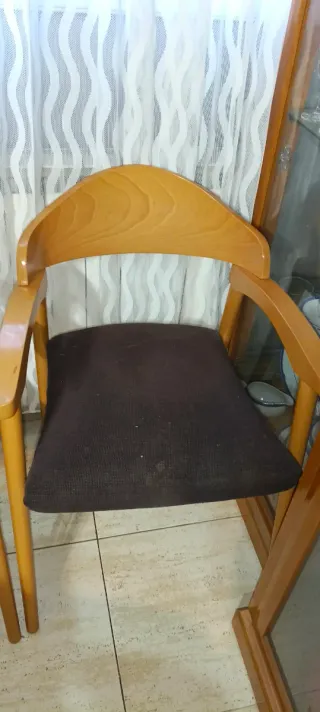 Sillas de comedor de madera y tela