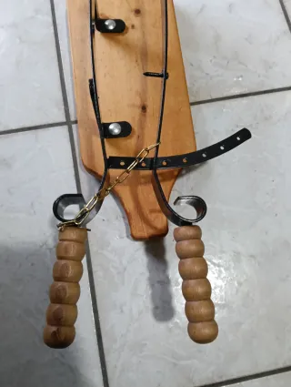 Porta prosciutto in metallo e legno