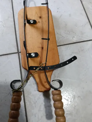 Porta prosciutto in metallo e legno