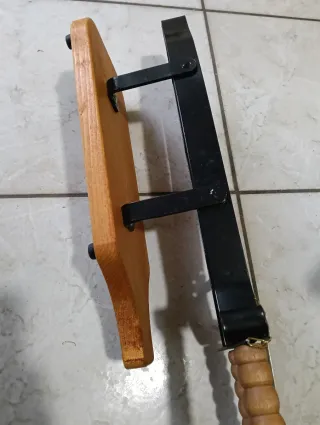 Porta prosciutto in metallo e legno