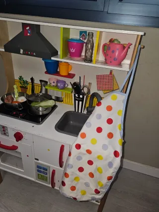 Cocina de juguete infantil con accesorios