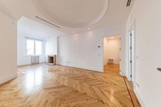 Piso en alquiler en Almagro en Madrid