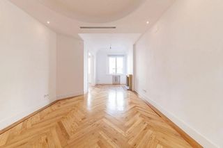 Piso en alquiler en Almagro en Madrid