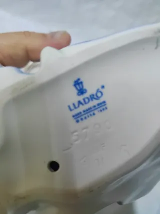 Figura Lladro 5790 Niña con Flores