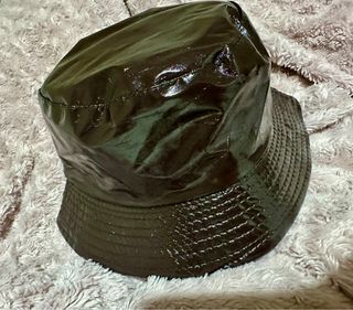 Gorro de lluvia brillante
