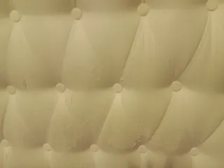 Cabecero de cama tapizado con Marco blanco y plata