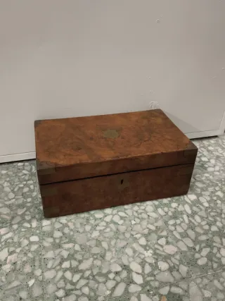 Antigua caja escritorio inglesa