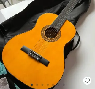 Guitarra Clásica Naranja con Funda