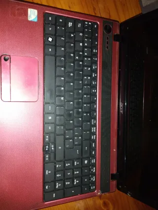 Ordenador portátil Acer rosa/rojo