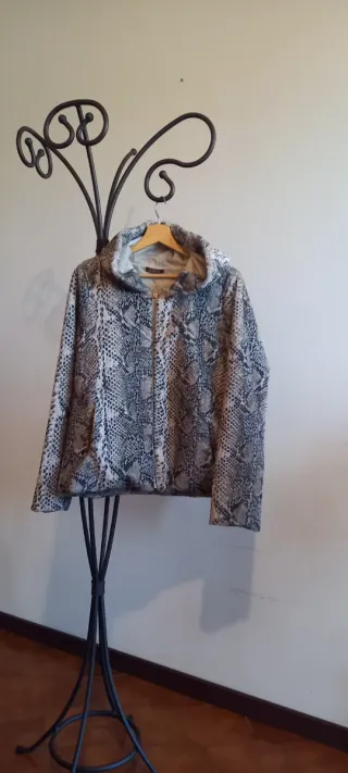 Giacca con stampa pitone