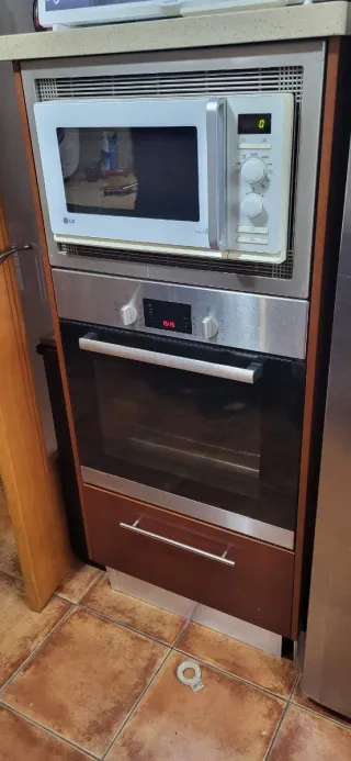 Muebles de cocina con encimera Silestone.