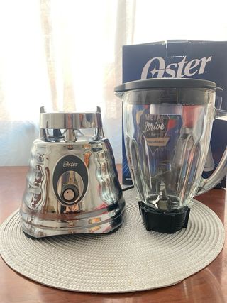 Licuadora Oster Clásica Cromada