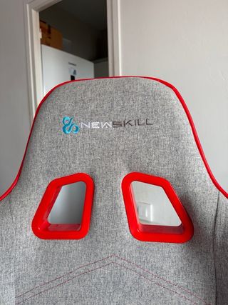 Silla gaming newskill gris y roja